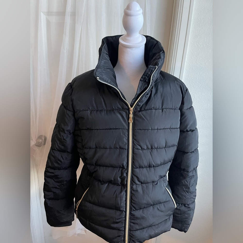 Elegant Black Puffer Jacket with Gold Accents